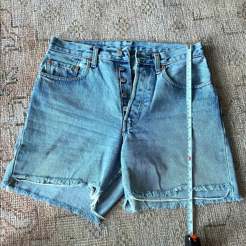 Levi’s 501 High-Waisted Denim Shorts sz 30
